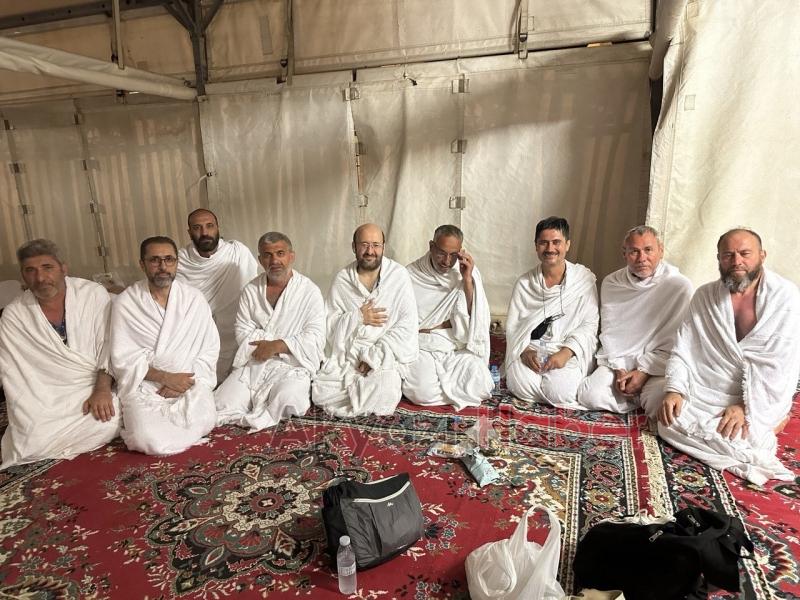 3,5 milyon hacı adayı büyük şeytana ilk gün 7 taş attı