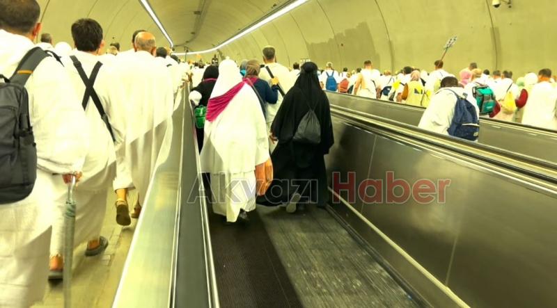 3,5 milyon hacı adayı büyük şeytana ilk gün 7 taş attı