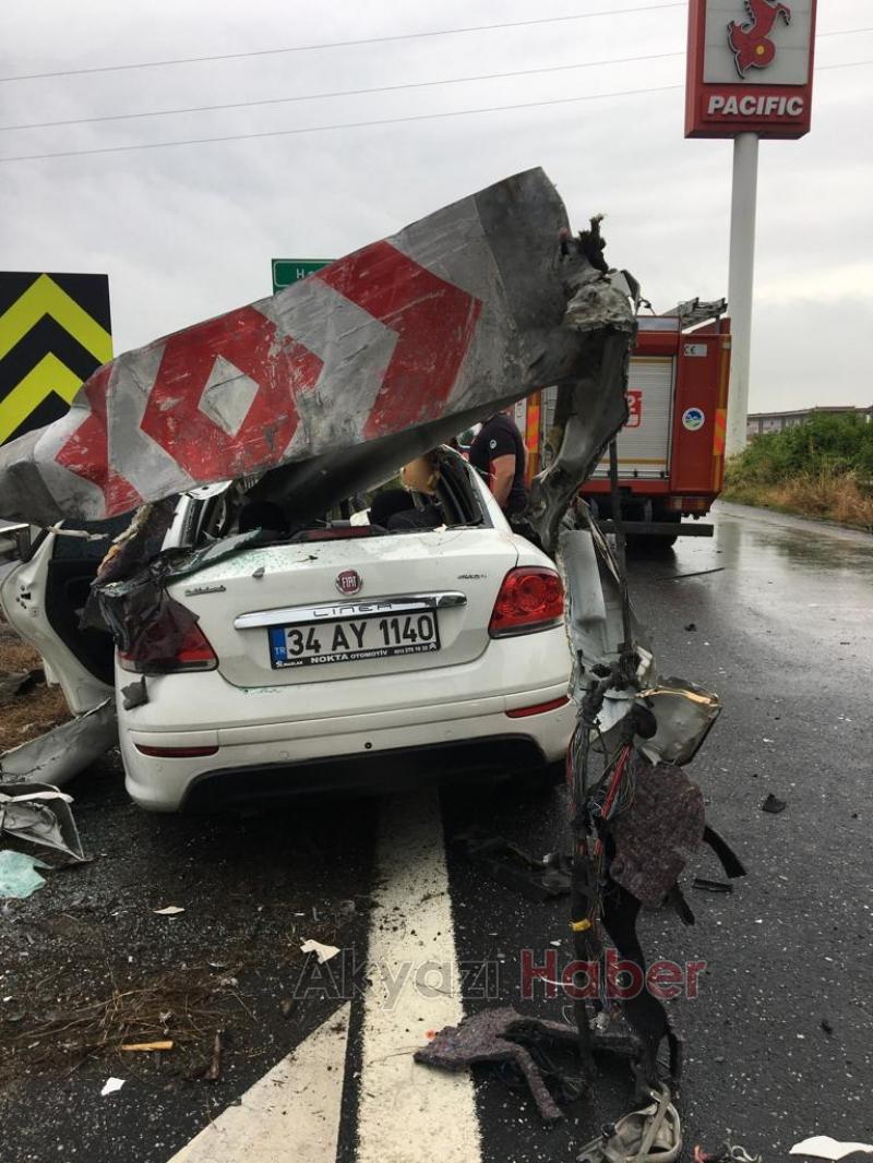 Bariyer aracın içinden geçti: 3 yaralı