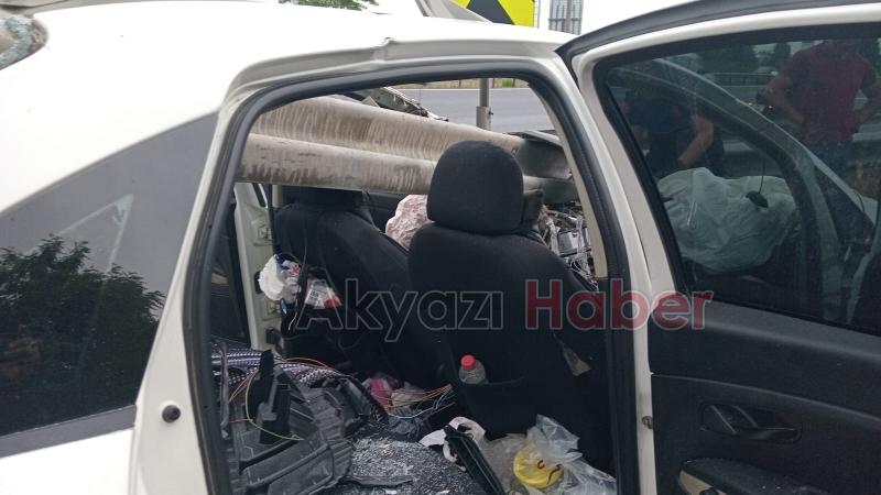 Bariyer aracın içinden geçti: 3 yaralı