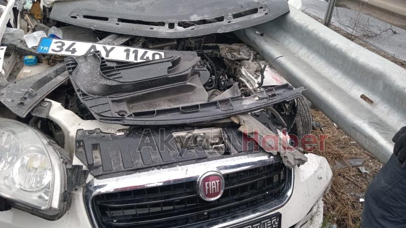 Bariyer aracın içinden geçti: 3 yaralı