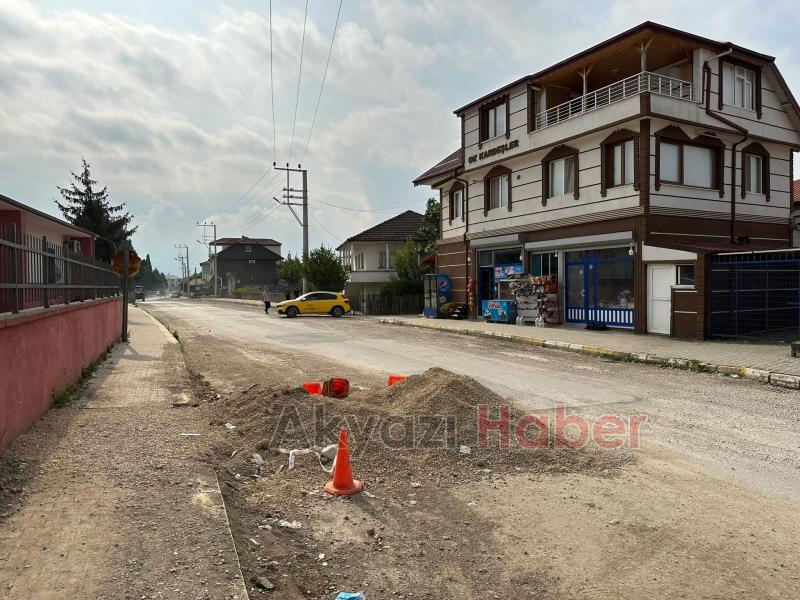 Mıcır yığını kaza riski oluşturuyor şikayeti