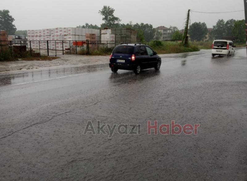 Akyazıda şiddetli yağış