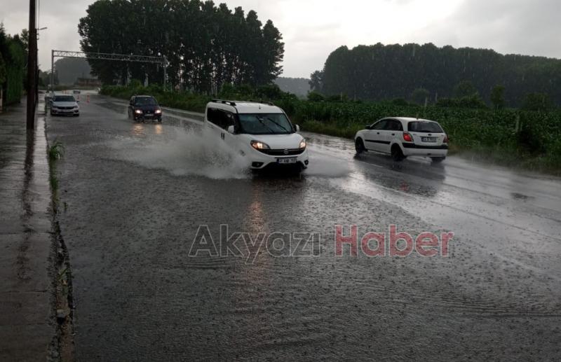 Akyazıda şiddetli yağış