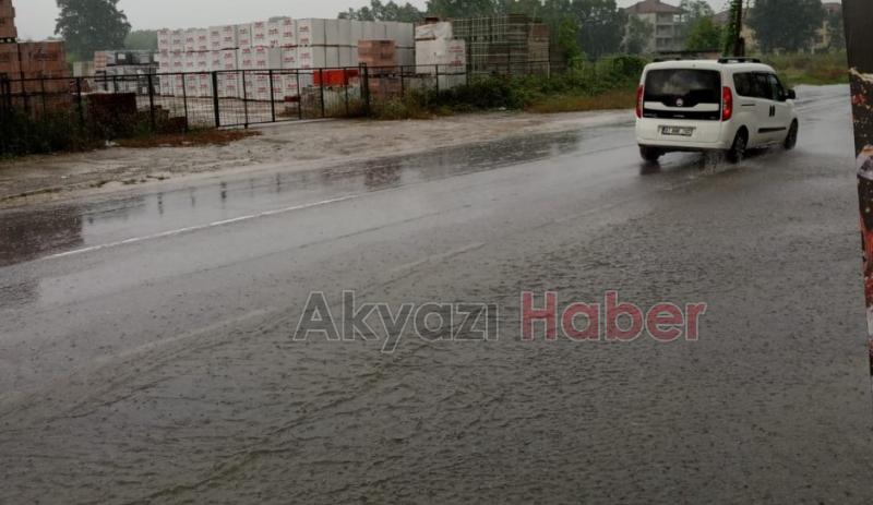 Akyazıda şiddetli yağış