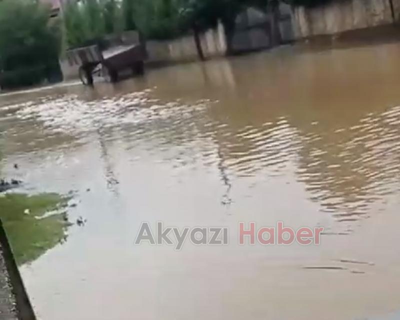 Akyazıda şiddetli yağış