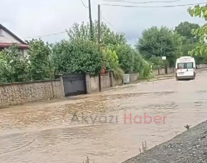 Akyazıda şiddetli yağış