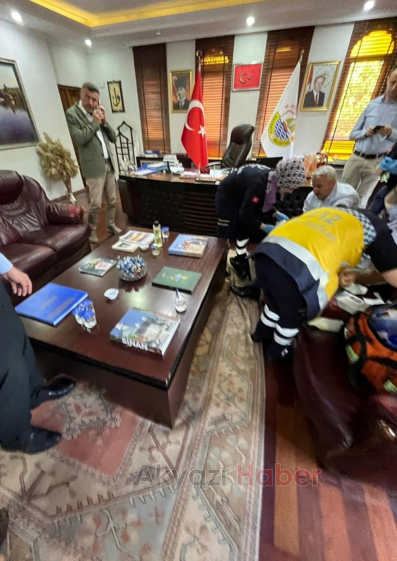 Belediye Başkanının makamında iş adamını silahla vurdu