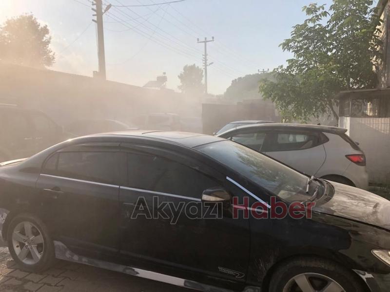 Yanan kamyoneti hortumla su tutup söndürdüler