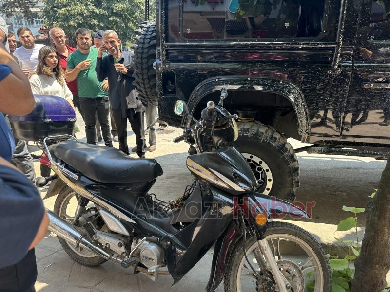 Aracın aynasının çarptığı motosikletli düşüp yaralandı