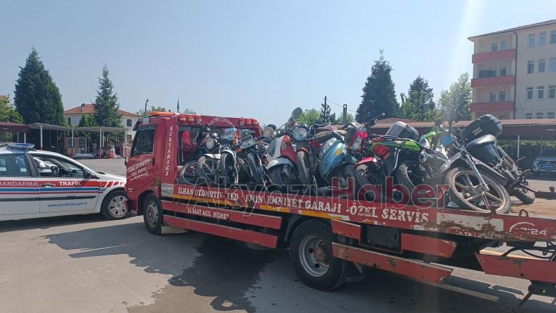 Akyazı'da jandarma trafik timleri huzur bozan motosikletleri topladı