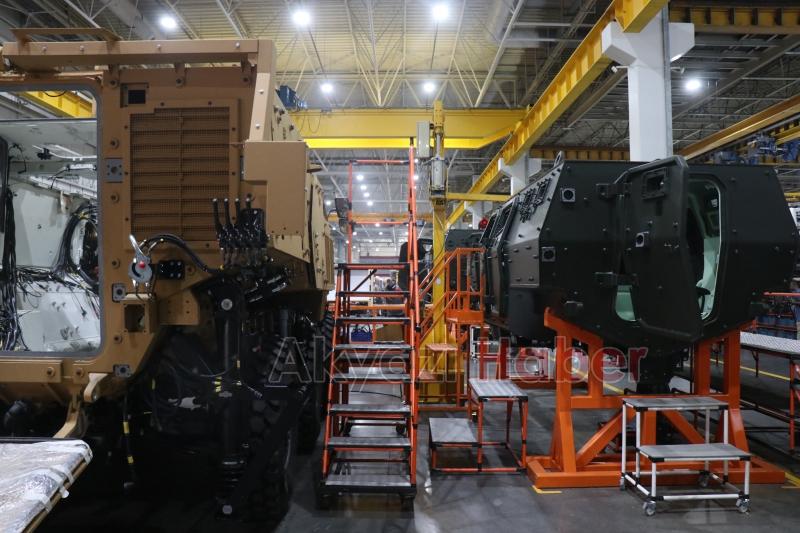 Sakaryada üretilen ağır sınıf paletli insansız zırhlı aracı görücüye çıktı