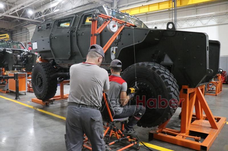 Sakaryada üretilen ağır sınıf paletli insansız zırhlı aracı görücüye çıktı