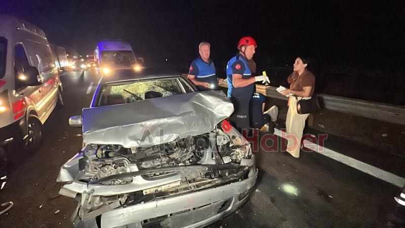 TEM Otoyolunda 5 araçlı kaza:14 yaralı