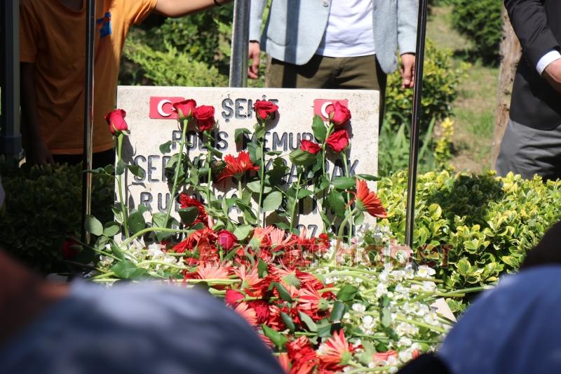 15 Temmuz şehidi özel harekat polisi Sakarya'da mezarı başında anıldı