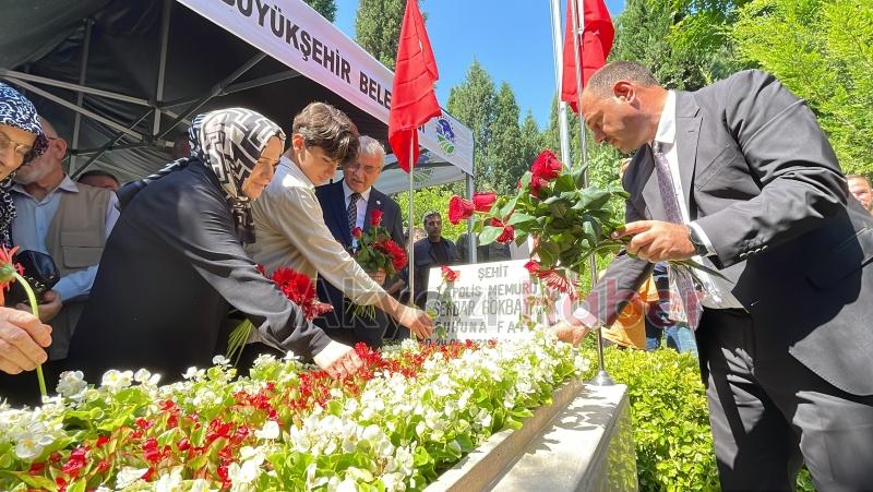 15 Temmuz şehidi özel harekat polisi Sakarya'da mezarı başında anıldı