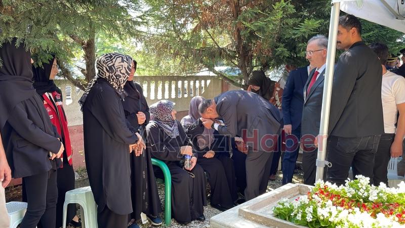 15 Temmuz şehidi özel harekat polisi Sakarya'da mezarı başında anıldı