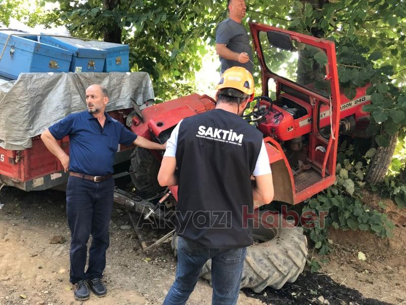 Arı kovanı yüklü traktör kaza yaptı