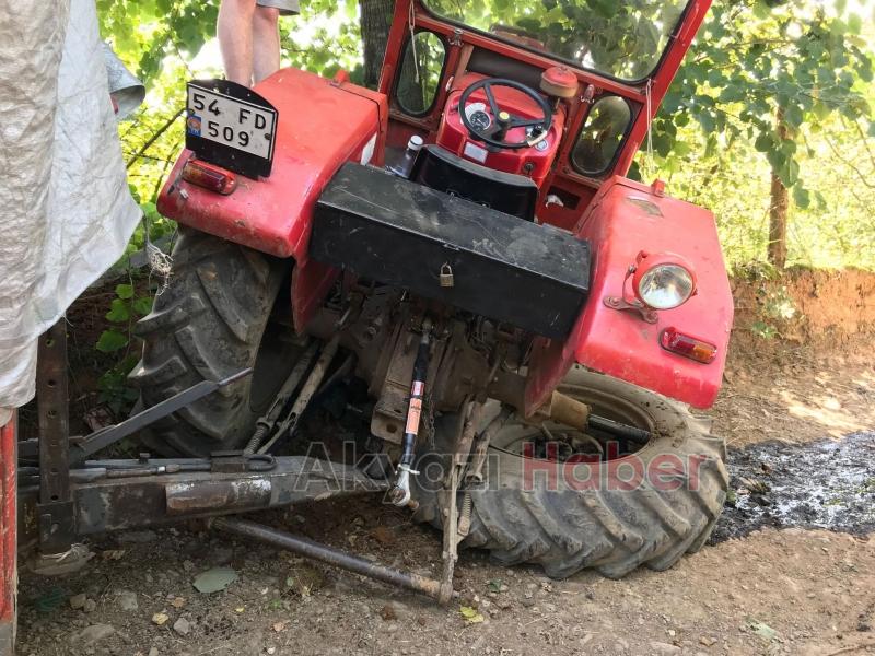 Arı kovanı yüklü traktör kaza yaptı