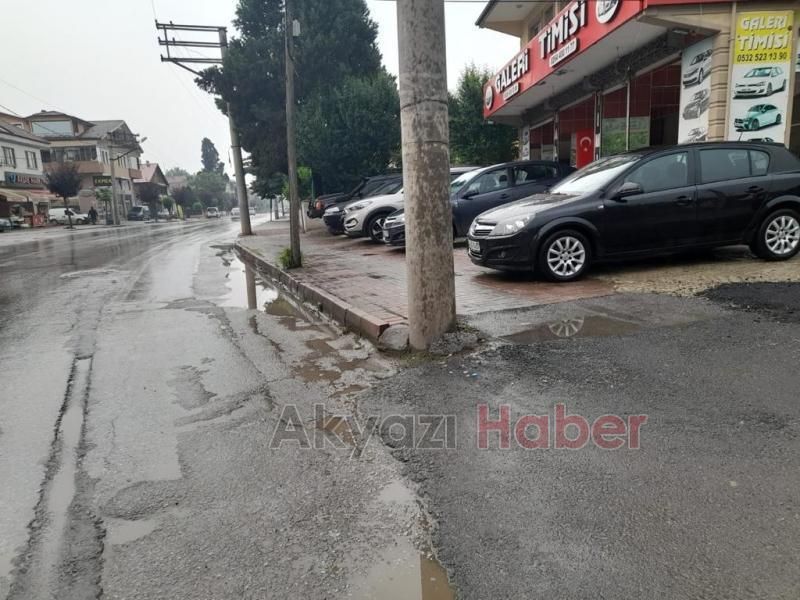   Akyazı Sahipsiz 3 ay sonra asfaltlanacak caddelerde çalışma yok