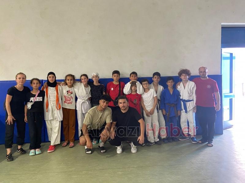 Akyazı ve Karapürçekli judoculardan başarı