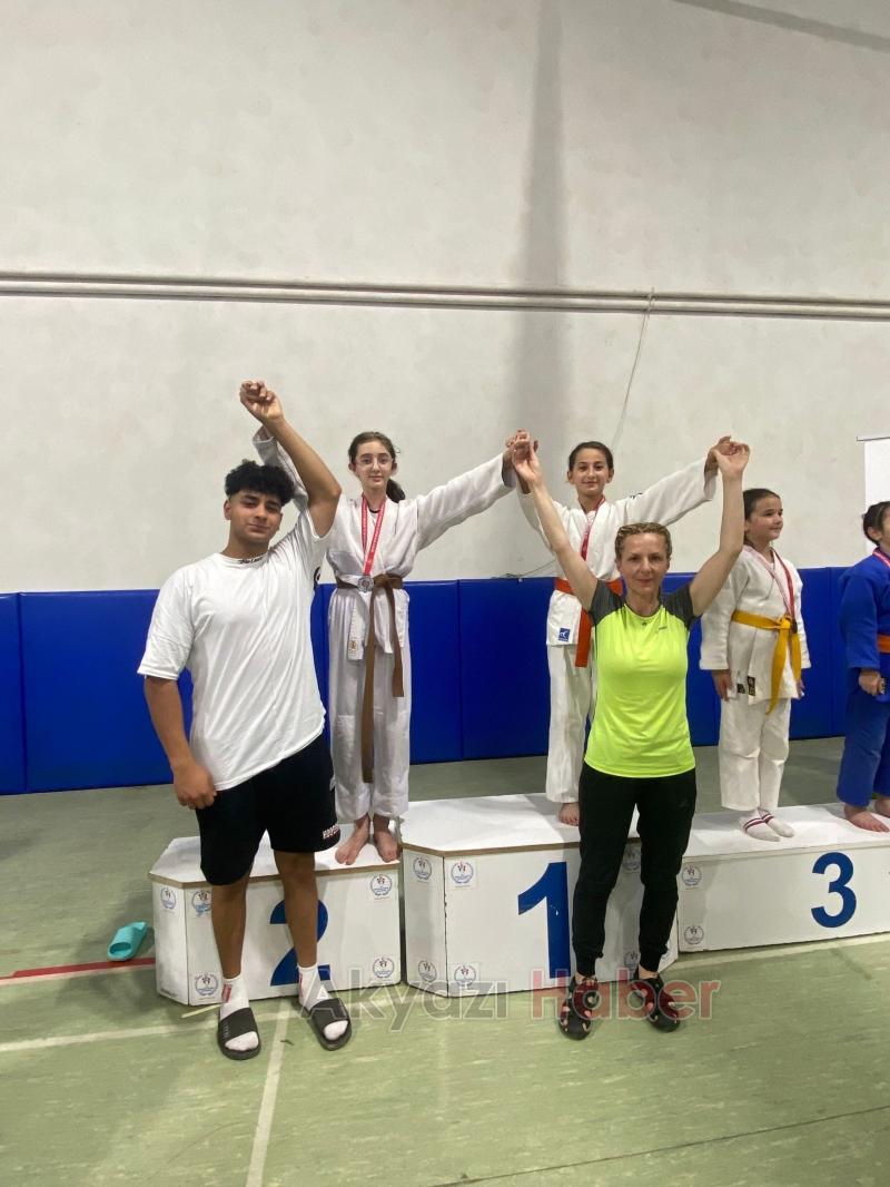 Akyazı ve Karapürçekli judoculardan başarı