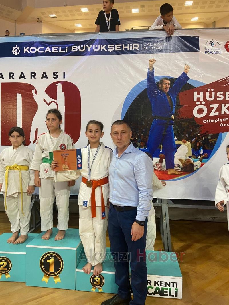 Akyazı ve Karapürçekli judoculardan başarı