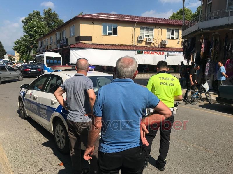 Otomobil minibüse çarptı