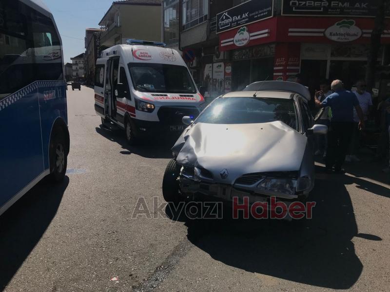 Otomobil minibüse çarptı