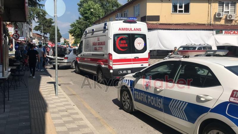 Otomobil minibüse çarptı