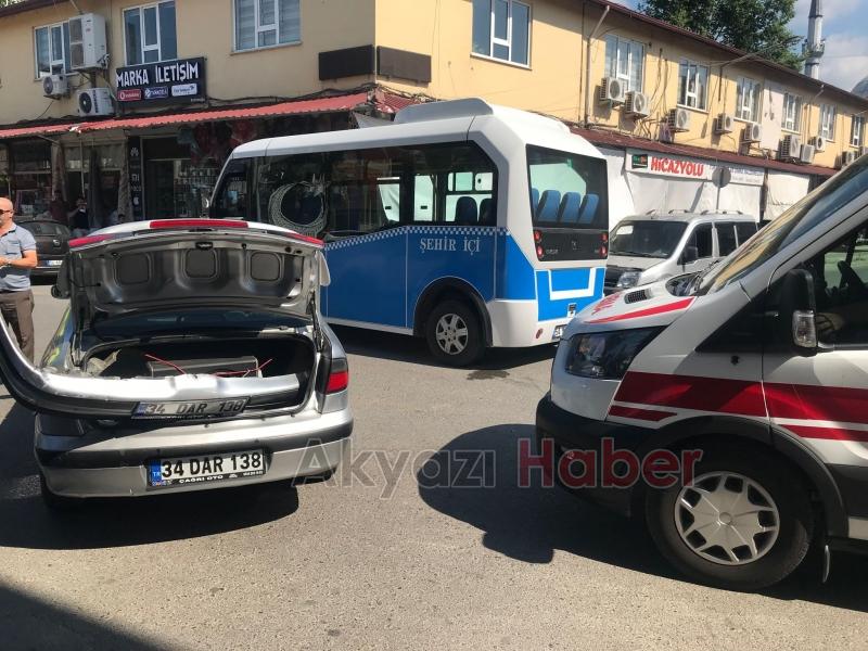 Otomobil minibüse çarptı