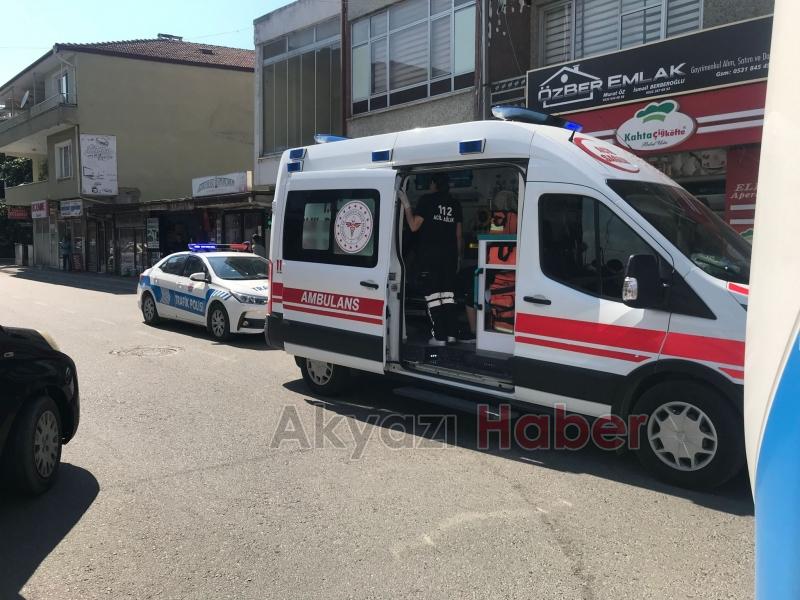 Otomobil minibüse çarptı