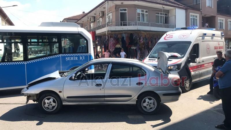 Otomobil minibüse çarptı