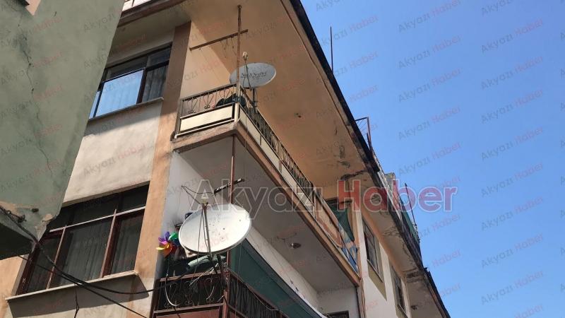 3. kattan düşen çocuk yaralandı