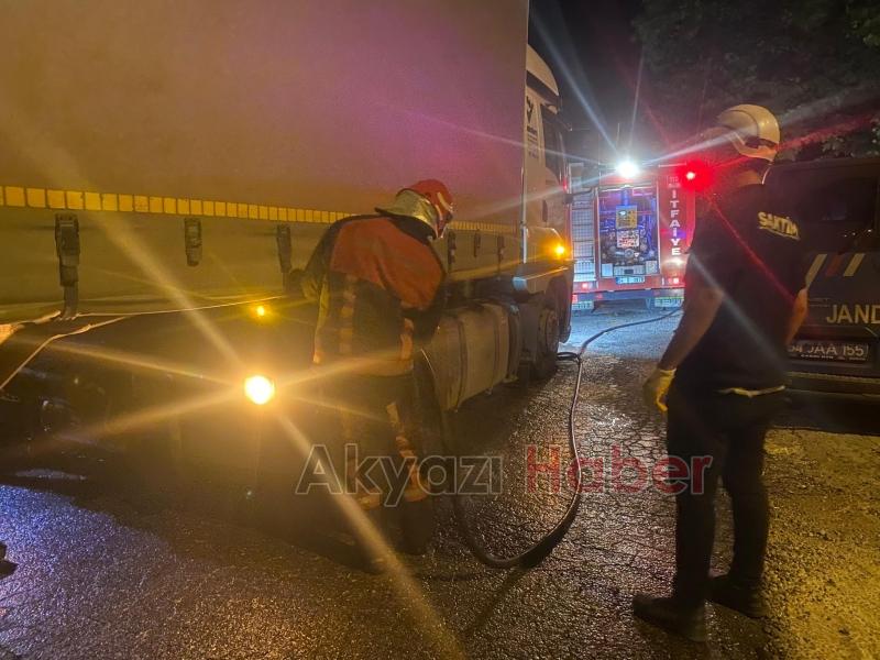 Tırın balataları tutuştu