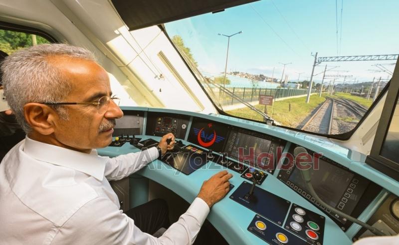 Bakan Sakarya'da Milli Elektrikli Tren’i test etti