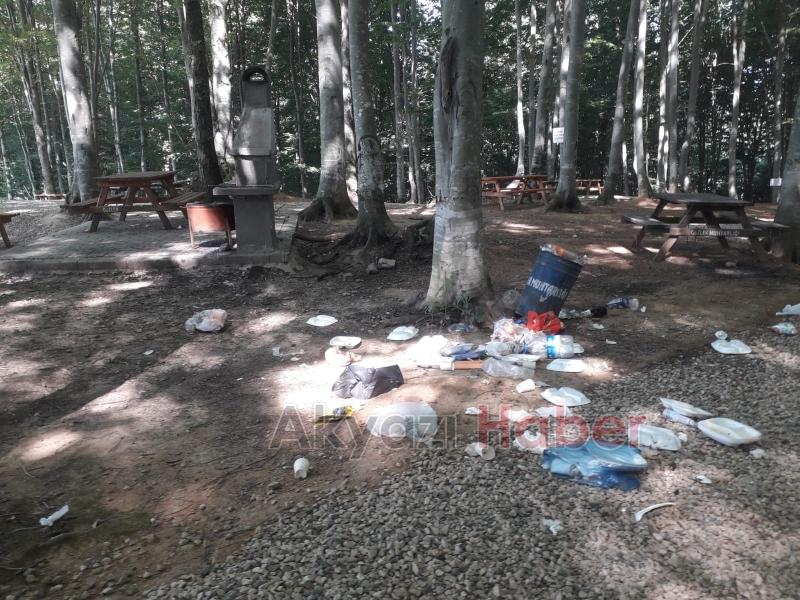 Güzlek Mesire Alanını çöplüğe çevirdiler