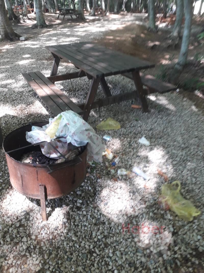 Güzlek Mesire Alanını çöplüğe çevirdiler