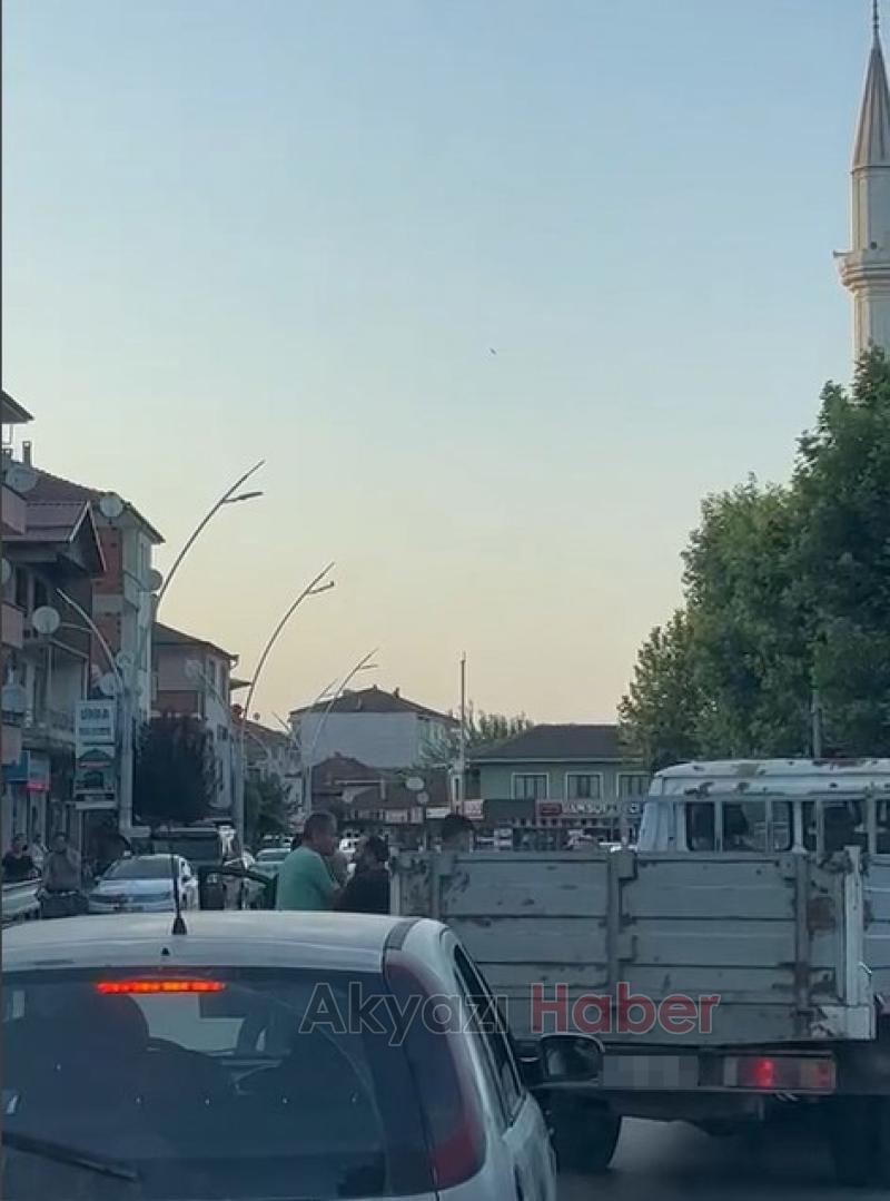 Trafikte birbirlerine girmeye ramak kaldı