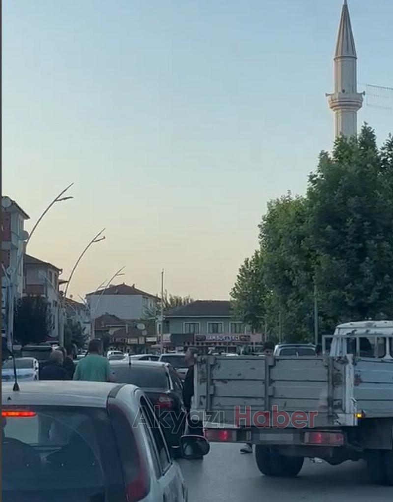 Trafikte birbirlerine girmeye ramak kaldı