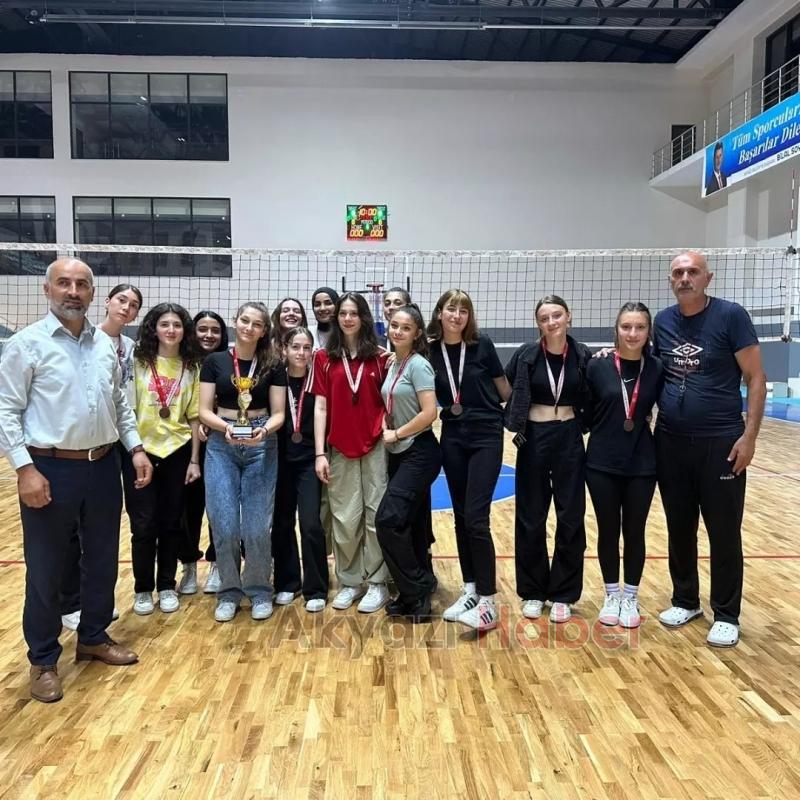 Akyazıda voleybol turnuvası