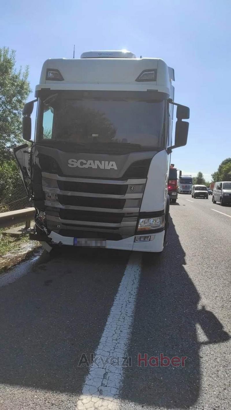 Otoyolda tır otomobili biçti