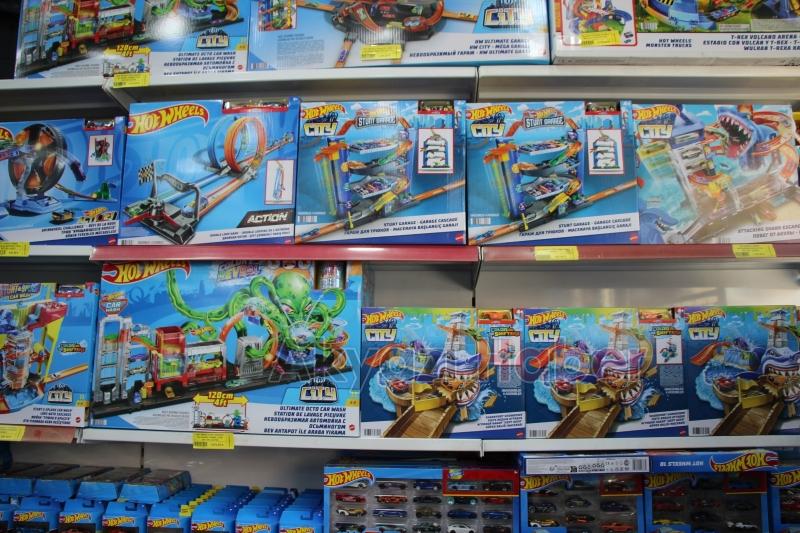 Akyazı'nın ilk ve tek oyuncak mağazası