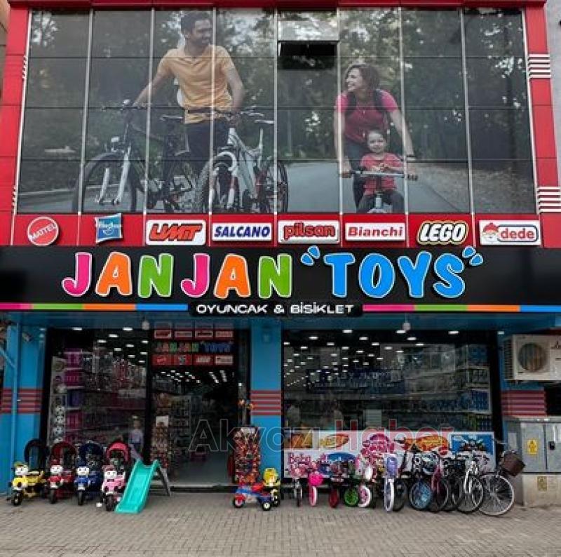 Akyazı'nın ilk ve tek oyuncak mağazası
