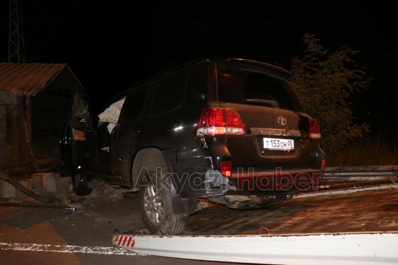 Otomobilin kağıt gibi ezildiği kazada 1 kişi yaralandı