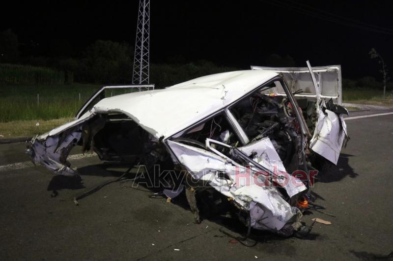 Otomobilin kağıt gibi ezildiği kazada 1 kişi yaralandı