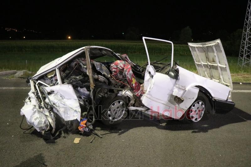 Otomobilin kağıt gibi ezildiği kazada 1 kişi yaralandı