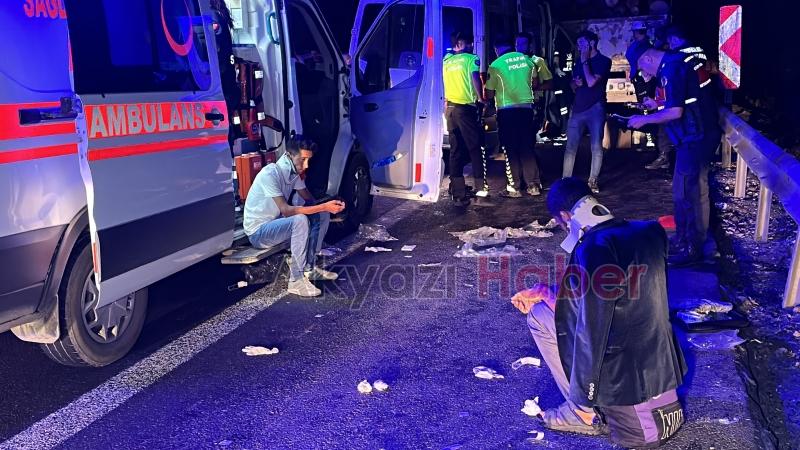 Otoyolda feci kaza: 1 ölü, 20 yaralı