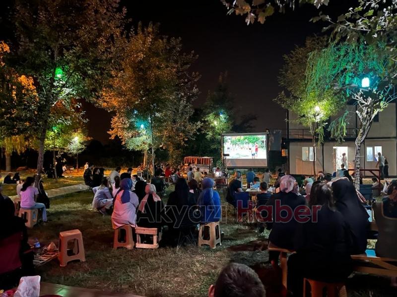 Akyazı'nın tek ücretsiz açık hava sinemasında buluşalım