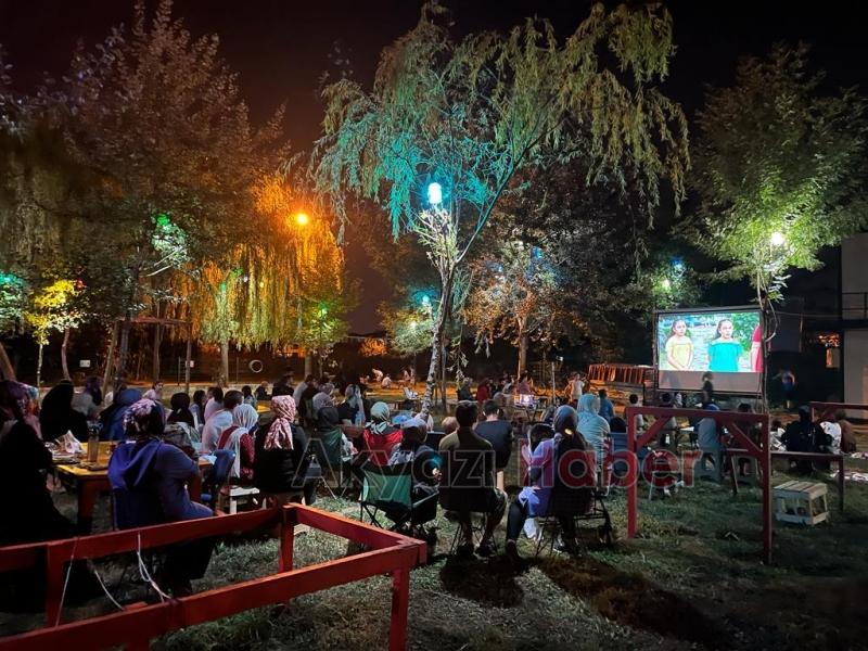 Akyazı'nın tek ücretsiz açık hava sinemasında buluşalım
